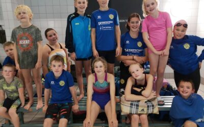 Prachtige opening van wedstrijdseizoen voor O12 zwemmers